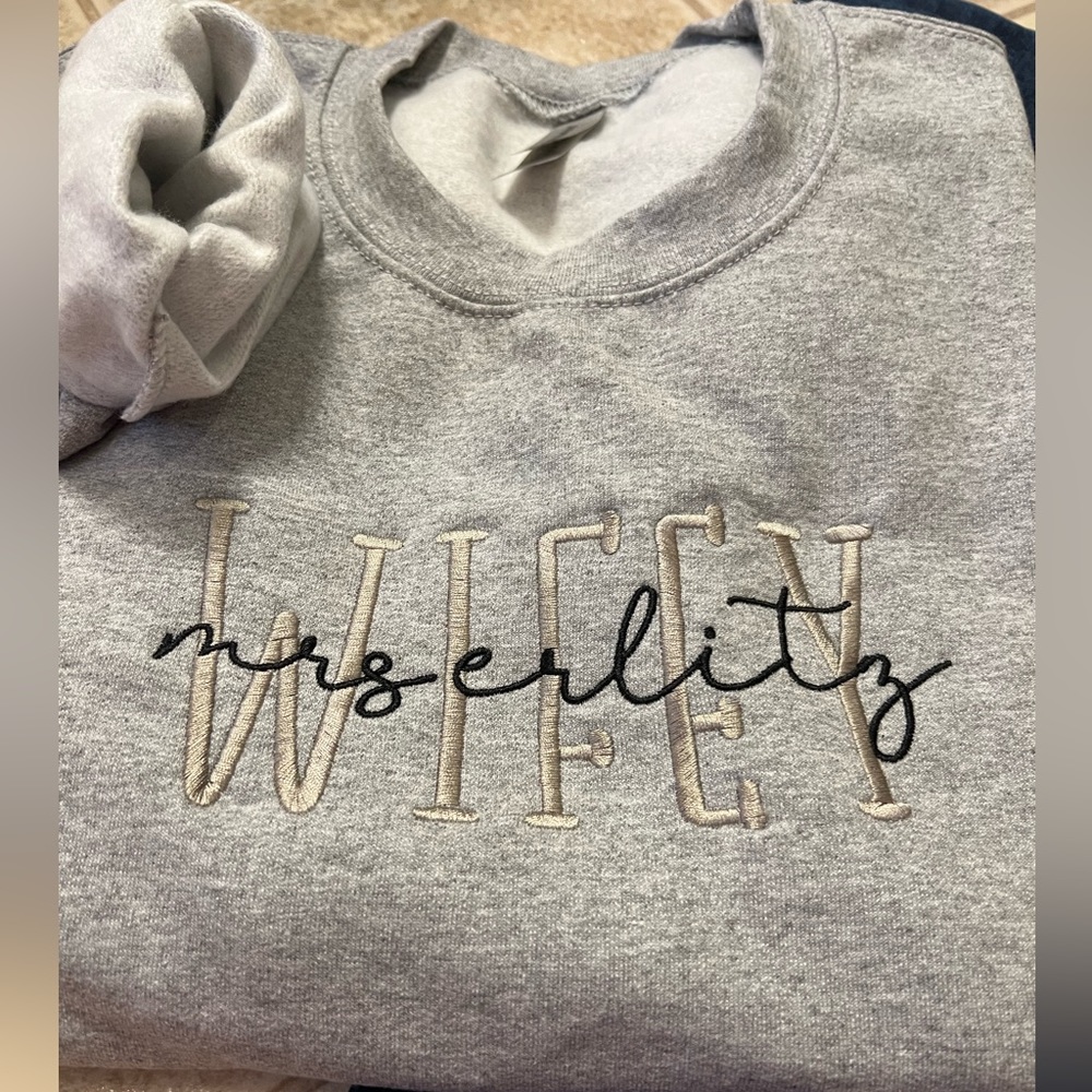 🆕 WIFEY SWEATSHIRT Embroidery